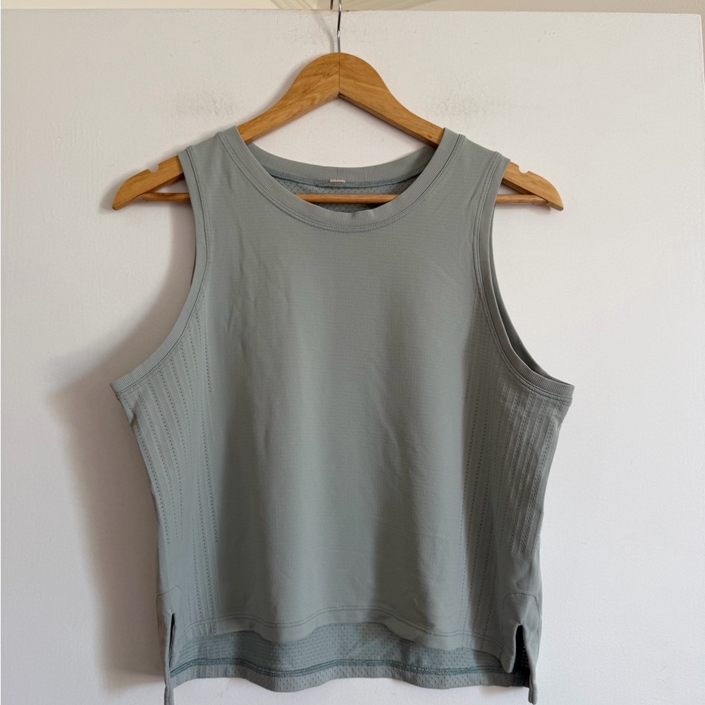 Lululemon Athletica Silver Blue Train to Be Tank Top size Medium Athletic EUC - Picture 6 of 10